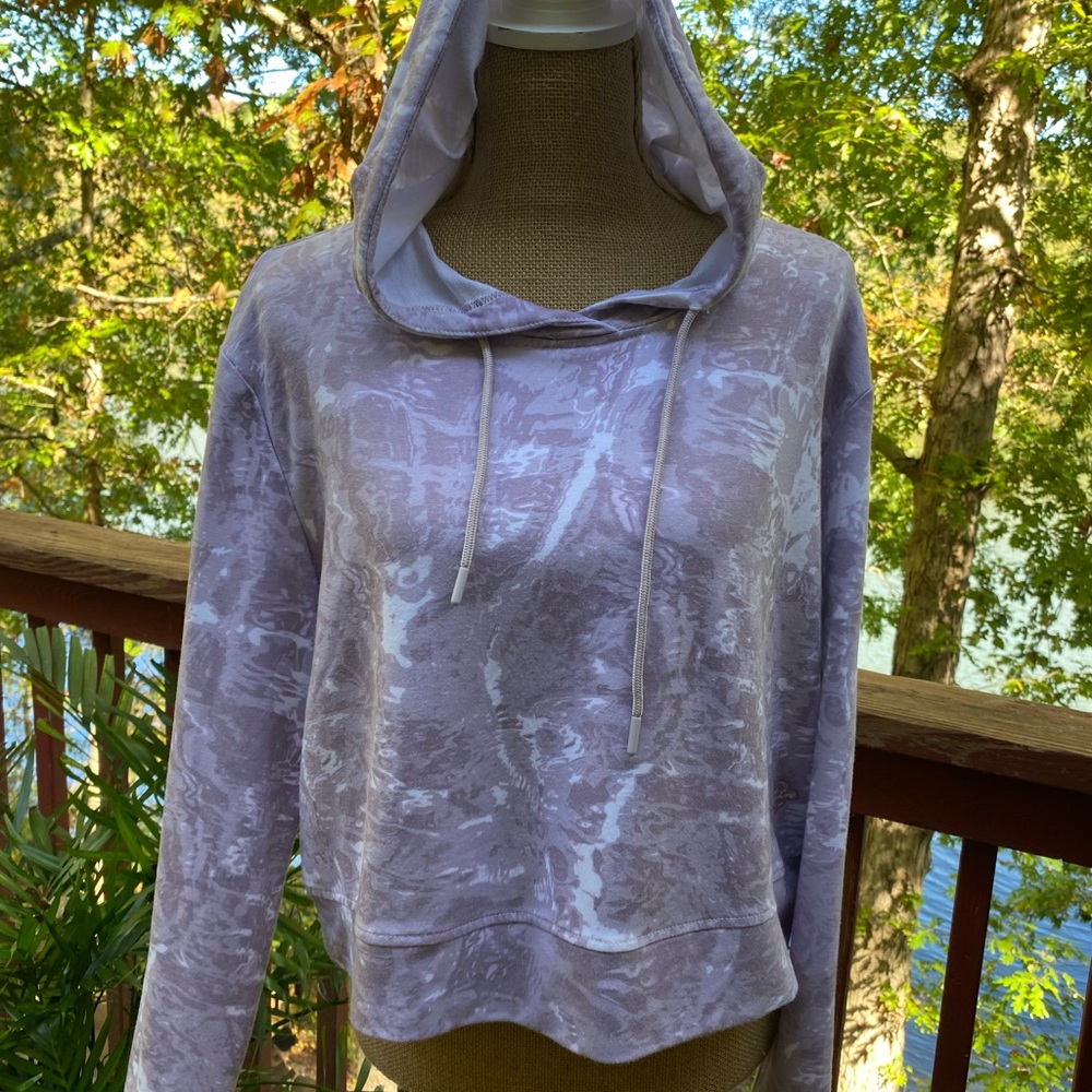 Reel life South Beach hoodie is the perfect cropped pullover!